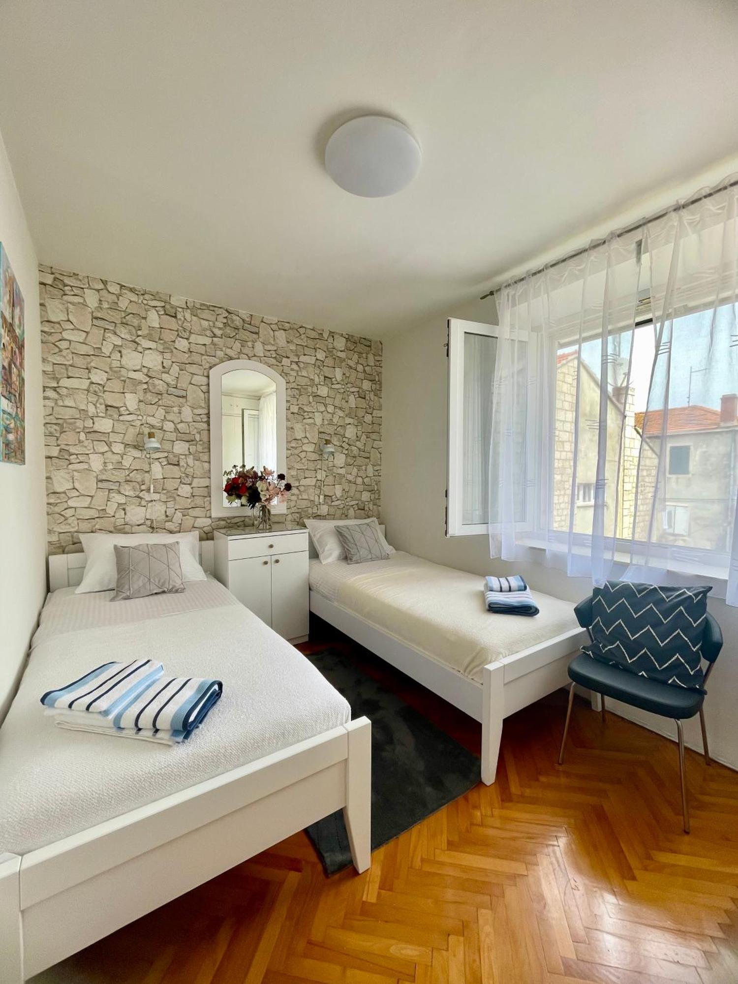 Dinka Old Town Apartment With Sea View 特罗吉尔 外观 照片